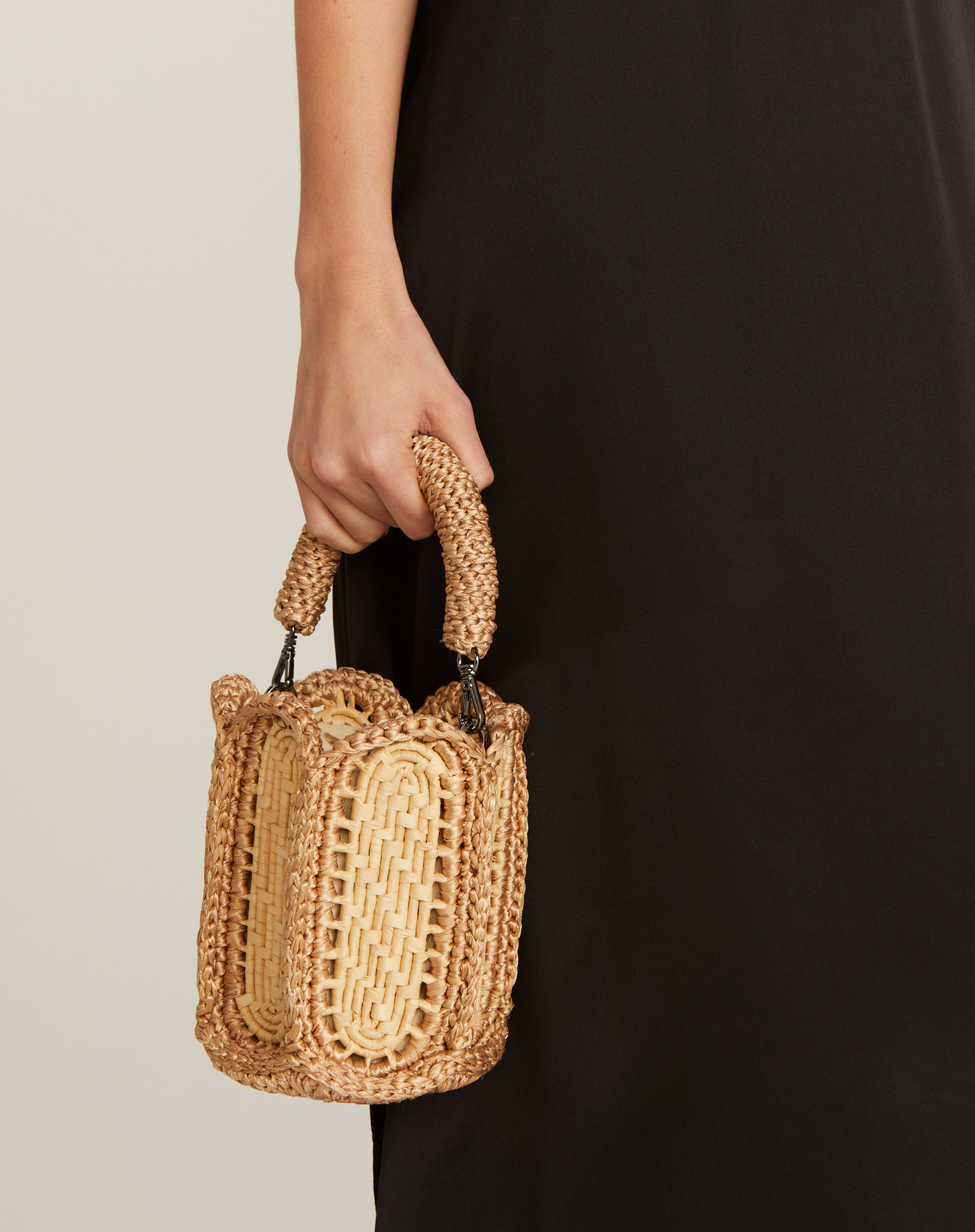 Bolsa Lampa de Mão Alça Tipo Vaso Areia