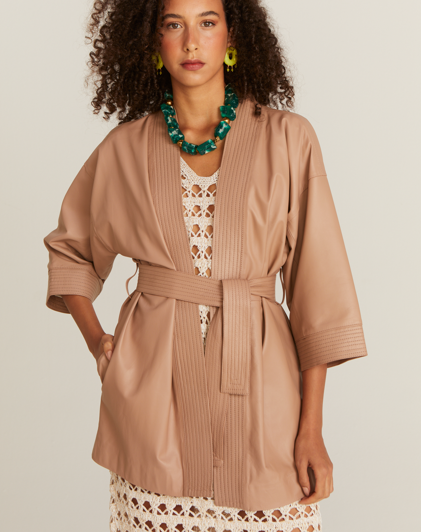 Kimono de Couro com Pespontos Rosê