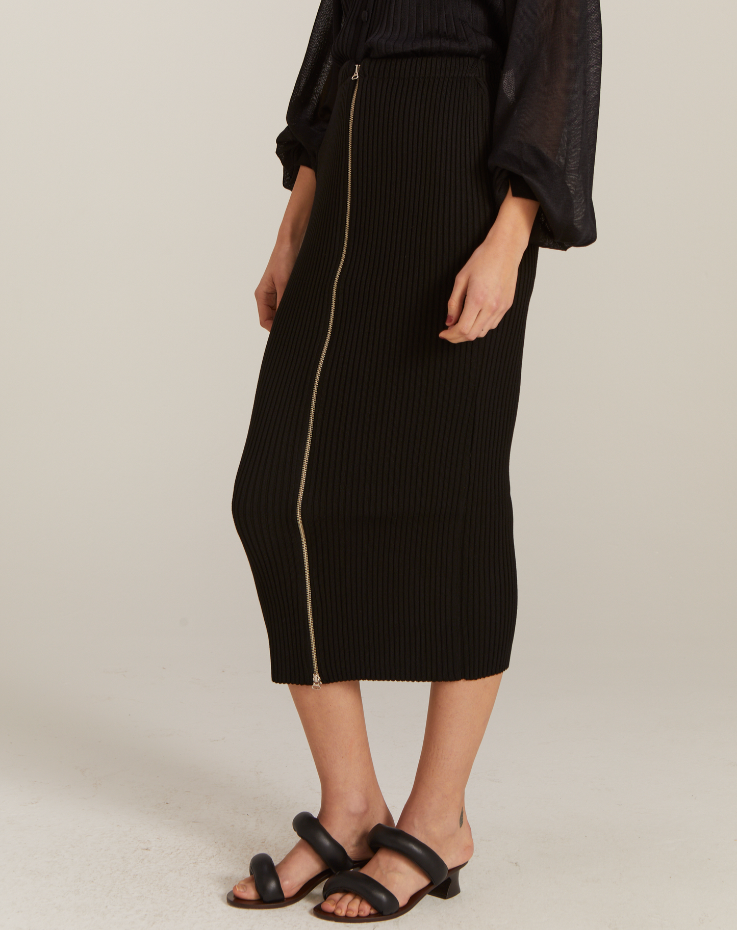 Saia Naomi Midi em Tricot com Zíper Preta