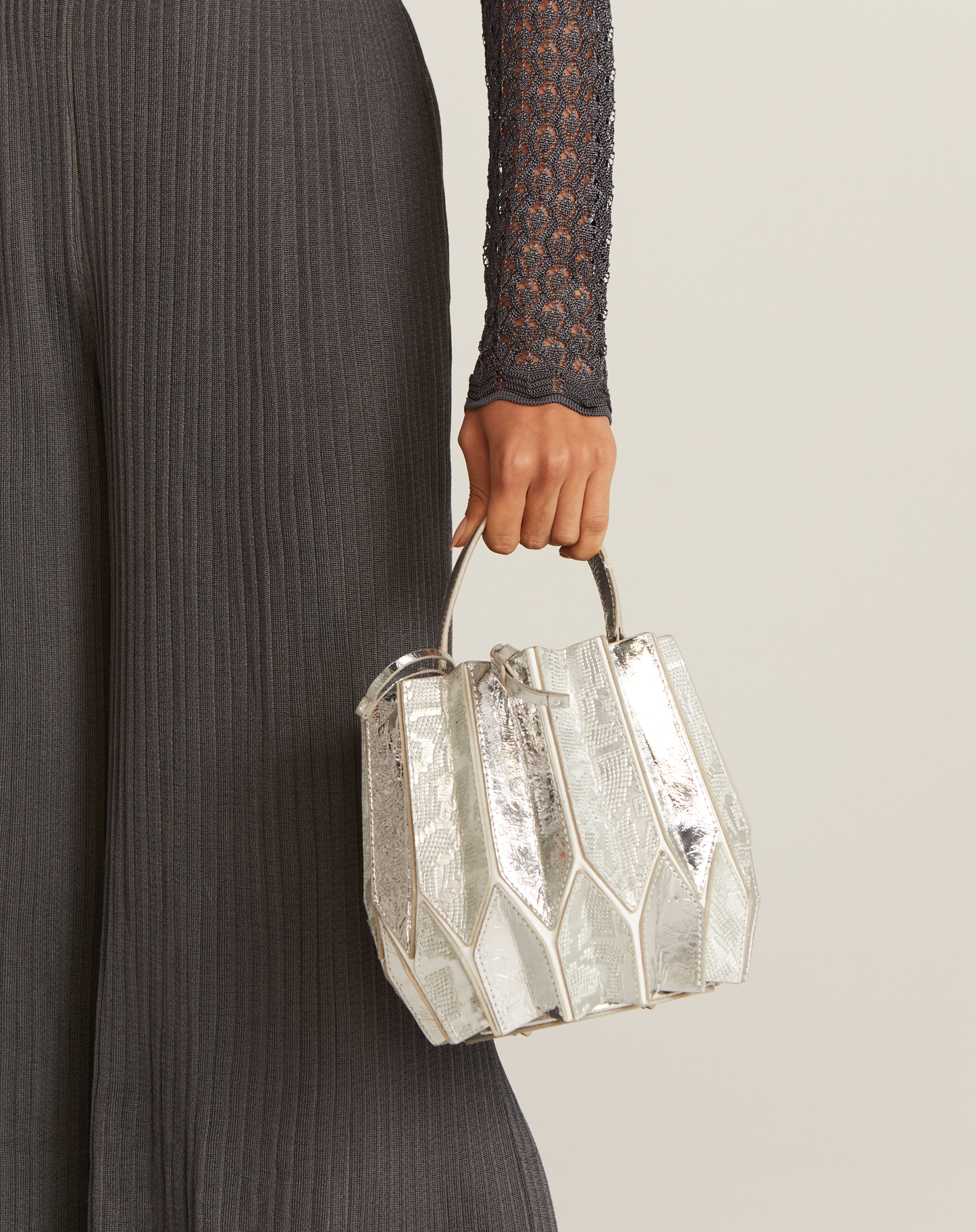 Bolsa Gamora One of a Kind Prata e Branco