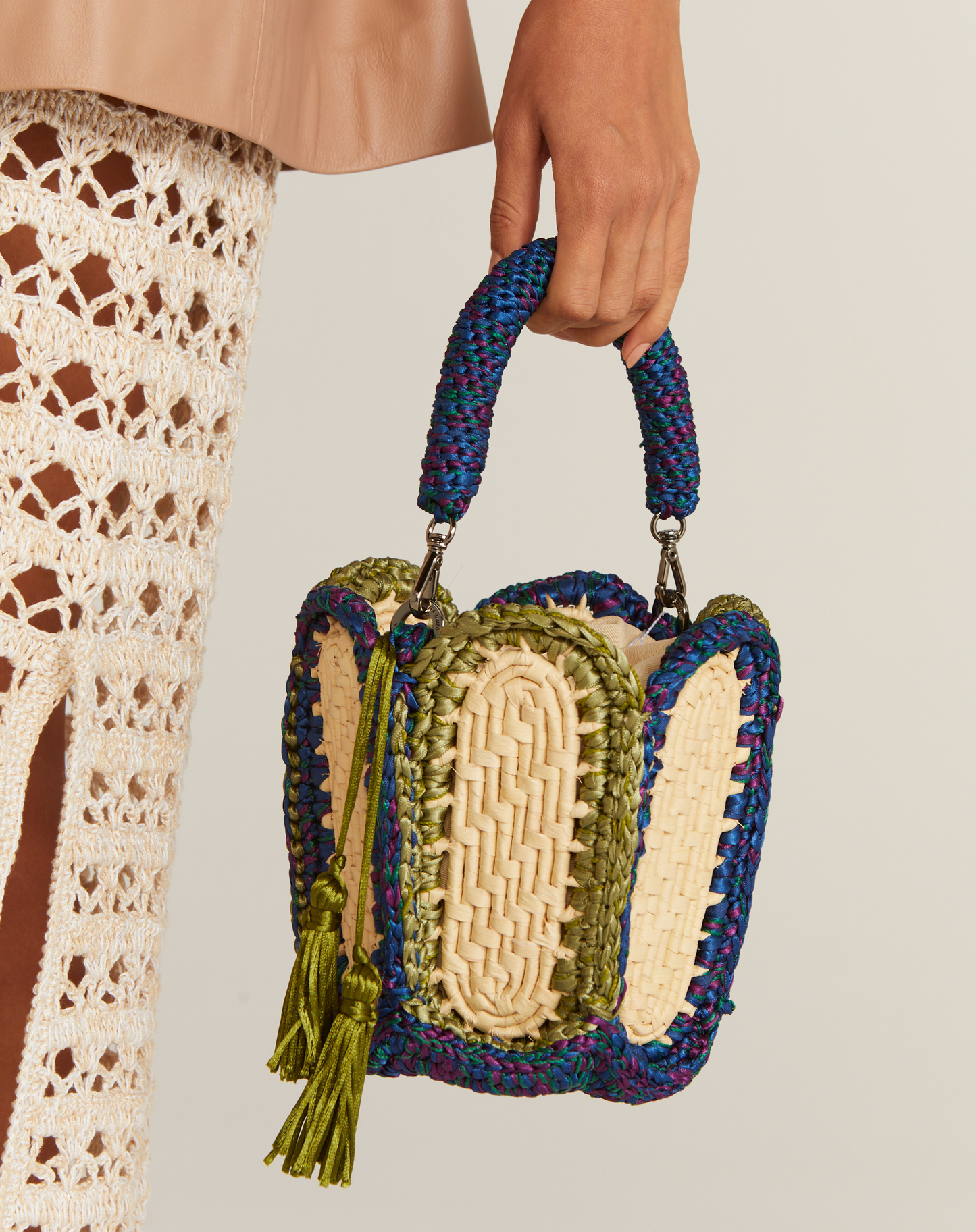 Bolsa Lampa de Mão Alça Tipo Vaso Verde e Azul